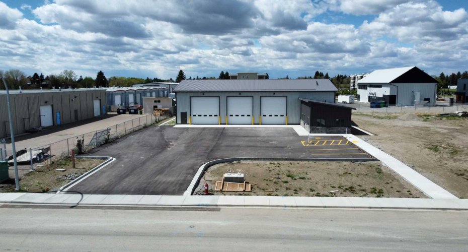 1212 30 Street, Lethbridge, Alberta T1H 7H6, ,Commercial,For Lease,30,A2273740