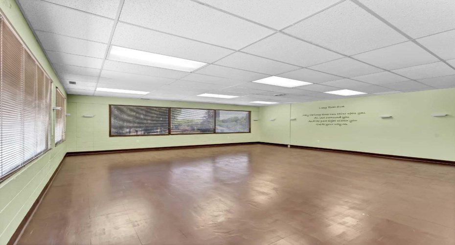 140 Maple Avenue, Medicine Hat, Alberta T1A 1G7, ,Commercial,For Lease,Maple,A2272758