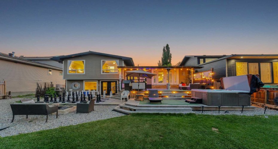 700 West Chestermere Drive, Chestermere, Alberta T1X 1B5, 4 Bedrooms Bedrooms, ,3 BathroomsBathrooms,Residential,For Sale,West Chestermere,A2273982