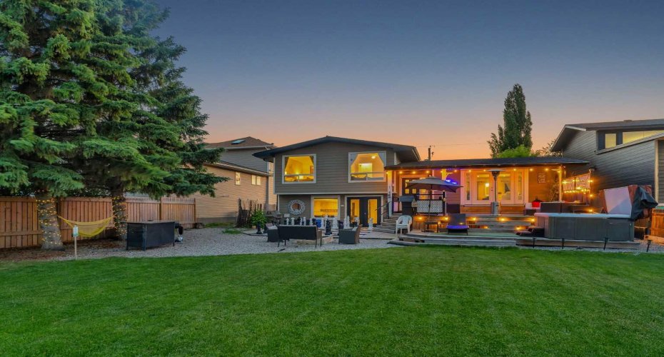 700 West Chestermere Drive, Chestermere, Alberta T1X 1B5, 4 Bedrooms Bedrooms, ,3 BathroomsBathrooms,Residential,For Sale,West Chestermere,A2273982