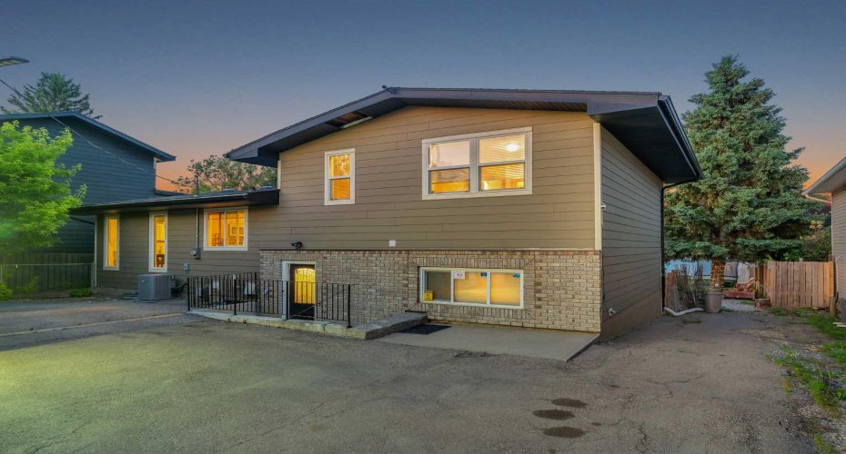 700 West Chestermere Drive, Chestermere, Alberta T1X 1B5, 4 Bedrooms Bedrooms, ,3 BathroomsBathrooms,Residential,For Sale,West Chestermere,A2273982