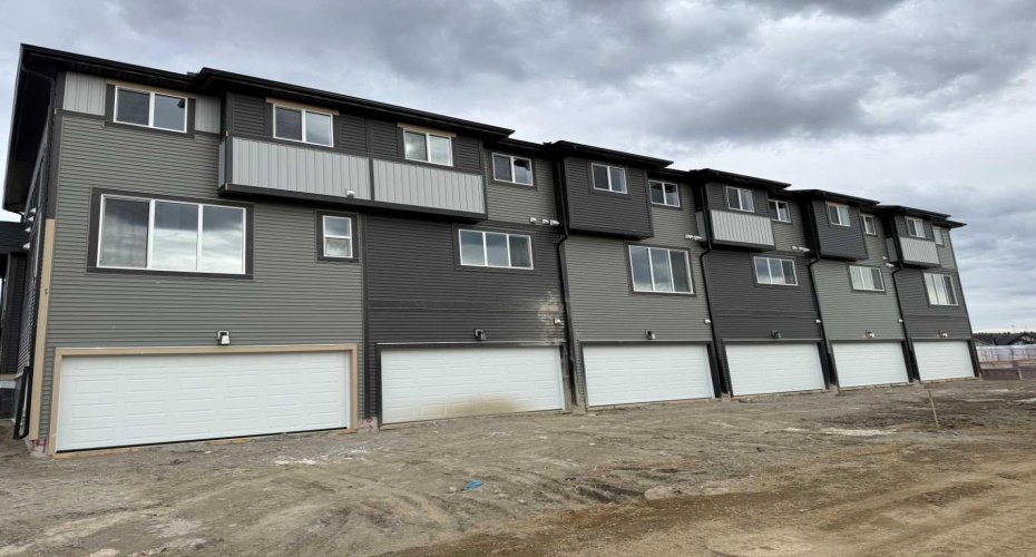 16 Sundown Place, Cochrane, Alberta T4C 3H2, 3 Bedrooms Bedrooms, ,3 BathroomsBathrooms,Residential,For Sale,Sundown,A2269276