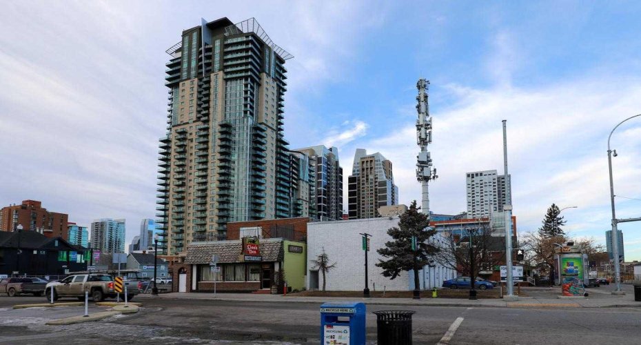 234 17 Avenue, Calgary, Alberta T2G 1H4, ,Commercial,For Sale,17,A2274351