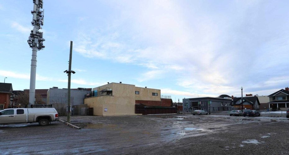 234 17 Avenue, Calgary, Alberta T2G 1H4, ,Commercial,For Sale,17,A2274351