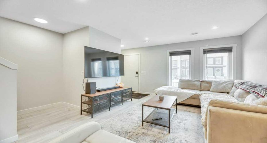 338 Seton Circle, Calgary, Alberta T3M 3H1, 2 Bedrooms Bedrooms, ,3 BathroomsBathrooms,Residential,For Sale,Seton,A2272100