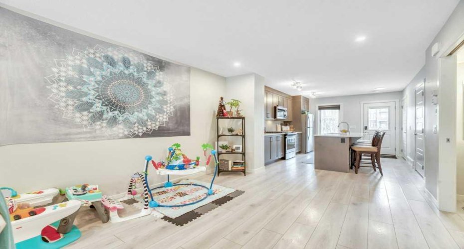 338 Seton Circle, Calgary, Alberta T3M 3H1, 2 Bedrooms Bedrooms, ,3 BathroomsBathrooms,Residential,For Sale,Seton,A2272100