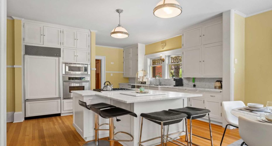 1933 5 Street, Calgary, Alberta T2S 2B2, 5 Bedrooms Bedrooms, ,3 BathroomsBathrooms,Residential,For Sale,5,A2273739