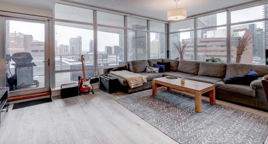 530 12 Avenue, Calgary, Alberta T2R 0B1, 2 Bedrooms Bedrooms, ,2 BathroomsBathrooms,Residential,For Sale,12,A2274861