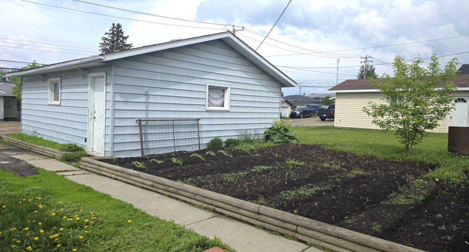 101A Avenue, Lac La Biche, Alberta T0A 2C0, 4 Bedrooms Bedrooms, ,2 BathroomsBathrooms,Residential,For Sale,Avenue,A2275035