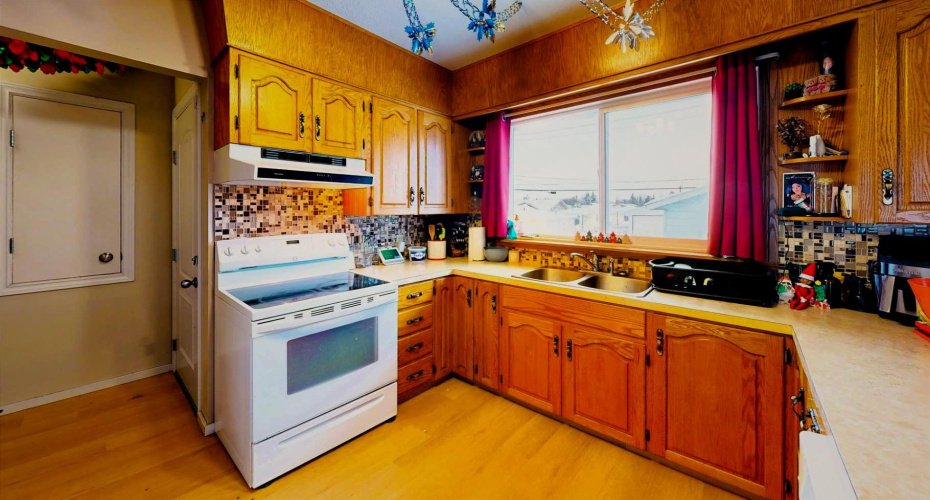 101A Avenue, Lac La Biche, Alberta T0A 2C0, 4 Bedrooms Bedrooms, ,2 BathroomsBathrooms,Residential,For Sale,Avenue,A2275035