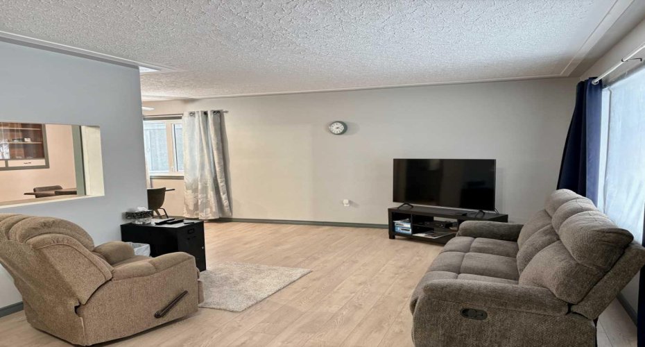 5019 51 Street, Mannville, Alberta T0B 2W0, 5 Bedrooms Bedrooms, ,2 BathroomsBathrooms,Residential,For Sale,51,A2275244