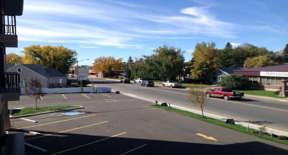 330 2 Street, Brooks, Alberta T1R 0E9, 2 Bedrooms Bedrooms, ,2 BathroomsBathrooms,Residential,For Sale,2,A2275288