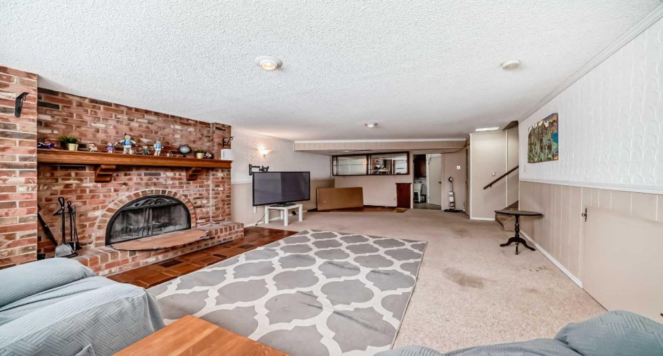 31 Fenton Road, Calgary, Alberta T2H1B8, 3 Bedrooms Bedrooms, ,1 BathroomBathrooms,Residential,For Sale,Fenton,A2275327