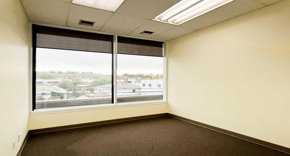 1111 Kingsway Avenue, Medicine Hat, Alberta T1A 2Y1, ,Commercial,For Lease,Kingsway,A2170226