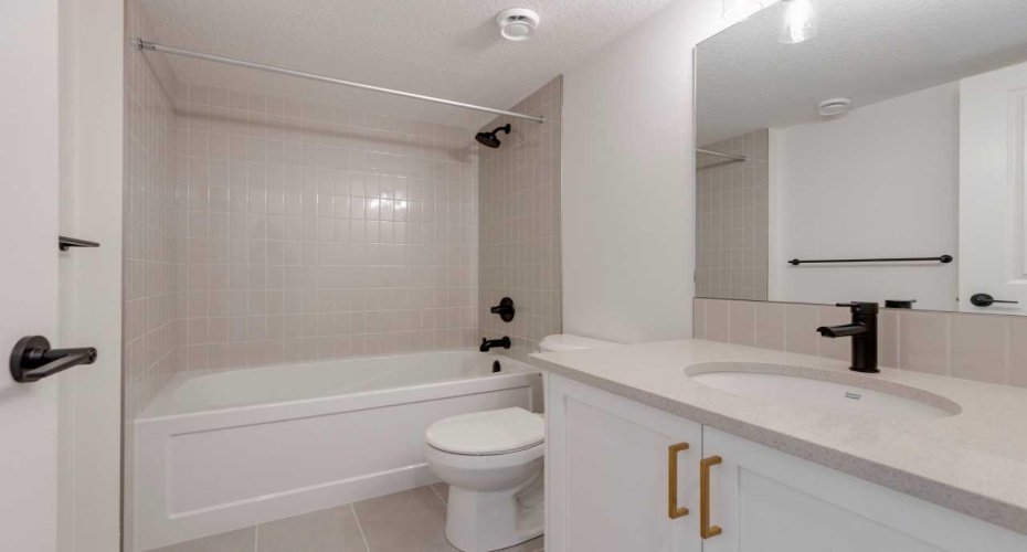 1402 Bayview Crescent, Airdrie, Alberta T4B5N9, 2 Bedrooms Bedrooms, ,3 BathroomsBathrooms,Residential,For Sale,Bayview,A2275452