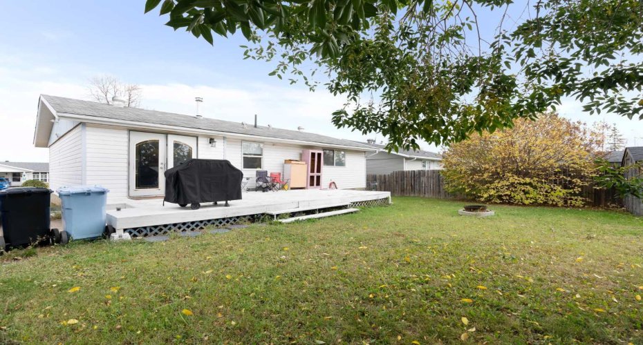 136 Beaumont Crescent, Fort McMurray, Alberta T9H 2V1, 3 Bedrooms Bedrooms, ,2 BathroomsBathrooms,Residential,For Sale,Beaumont,A2275490