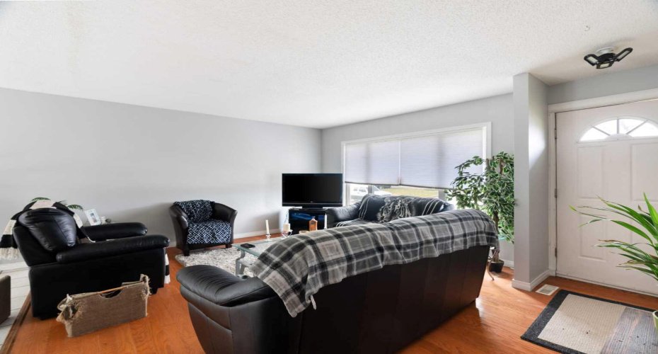 136 Beaumont Crescent, Fort McMurray, Alberta T9H 2V1, 3 Bedrooms Bedrooms, ,2 BathroomsBathrooms,Residential,For Sale,Beaumont,A2275490