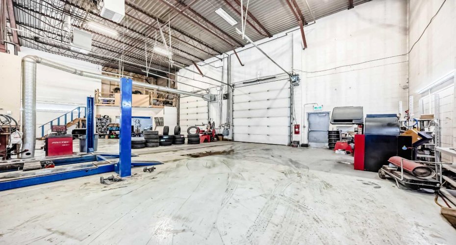 3505 32 Street, Calgary, Alberta T1Y 5Y9, ,Commercial,For Sale,32,A2275521