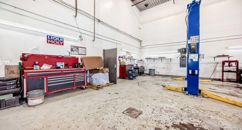 3505 32 Street, Calgary, Alberta T1Y 5Y9, ,Commercial,For Sale,32,A2275521