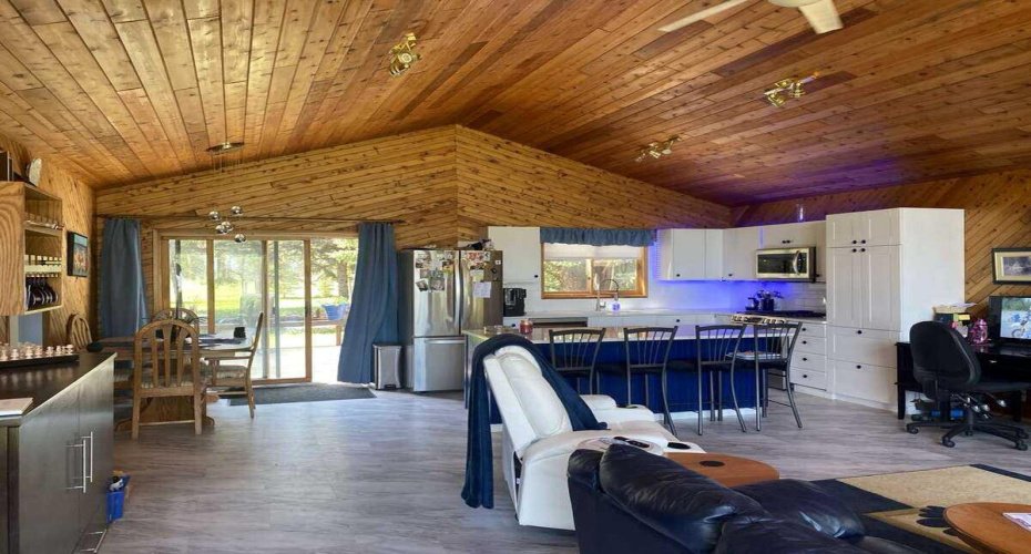 34 Lakeshore Drive, Grandview, Alberta T0C 2V0, 3 Bedrooms Bedrooms, ,2 BathroomsBathrooms,Residential,For Sale,Lakeshore,A2254788