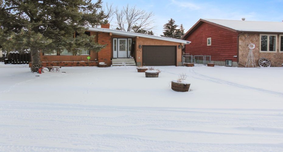 572 West Crescent, Forestburg, Alberta T0B 1N0, 4 Bedrooms Bedrooms, ,3 BathroomsBathrooms,Residential,For Sale,West,A2276174
