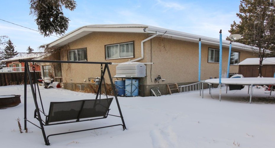 572 West Crescent, Forestburg, Alberta T0B 1N0, 4 Bedrooms Bedrooms, ,3 BathroomsBathrooms,Residential,For Sale,West,A2276174