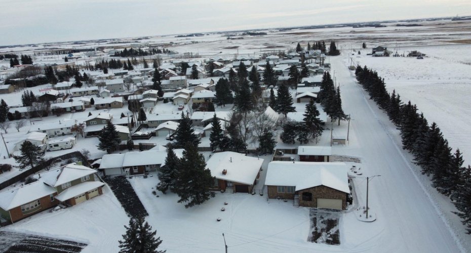 572 West Crescent, Forestburg, Alberta T0B 1N0, 4 Bedrooms Bedrooms, ,3 BathroomsBathrooms,Residential,For Sale,West,A2276174