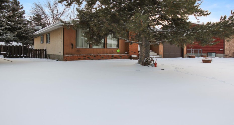 572 West Crescent, Forestburg, Alberta T0B 1N0, 4 Bedrooms Bedrooms, ,3 BathroomsBathrooms,Residential,For Sale,West,A2276174