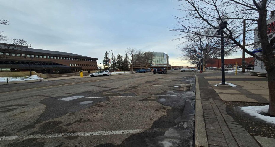 123 4 Street, Lethbridge, Alberta T2J 1Z9, ,Commercial,For Lease,4,A2275713