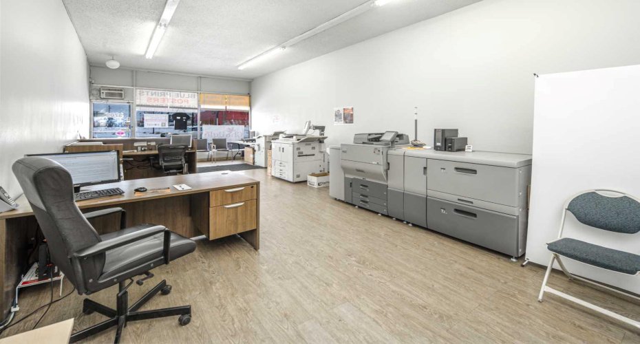 Print Shop 17 Avenue, Calgary, Alberta T3E 0C1, ,Commercial,For Lease,17,A2276368