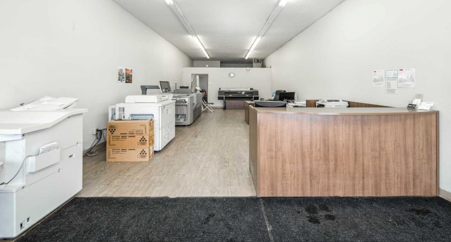 Print Shop 17 Avenue, Calgary, Alberta T3E 0C1, ,Commercial,For Lease,17,A2276368