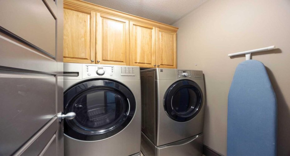 2nd floor laundry  room