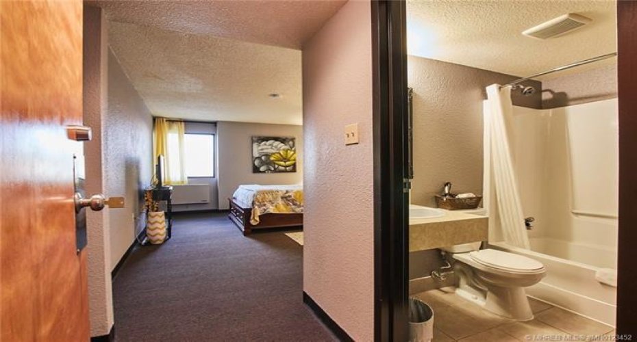 913 19A Avenue, Coaldale, Alberta T1M 1A4, ,Commercial,For Sale,Coaldale Inn,19A,A2277119