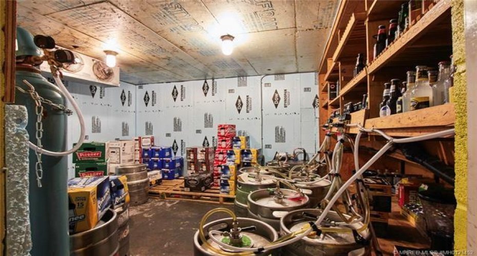 913 19A Avenue, Coaldale, Alberta T1M 1A4, ,Commercial,For Sale,Coaldale Inn,19A,A2277119