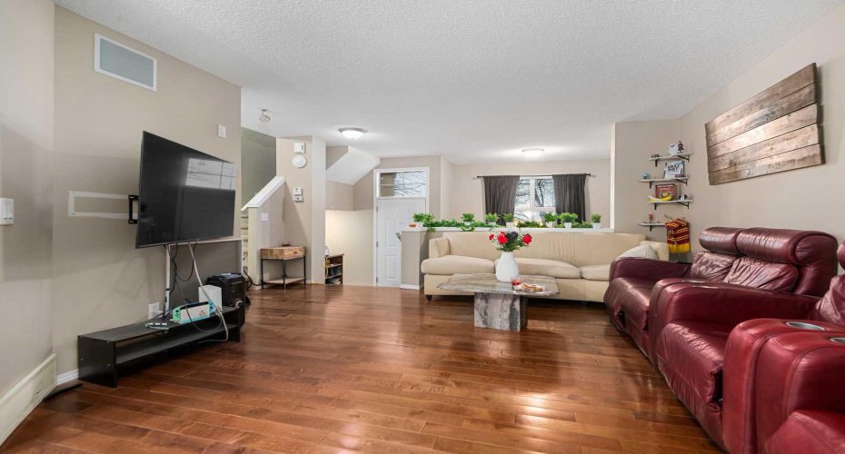 205 Mckenzie Towne Gate, Calgary, Alberta T2Z 4G2, 2 Bedrooms Bedrooms, ,3 BathroomsBathrooms,Residential,For Sale,Mckenzie Towne,A2276192
