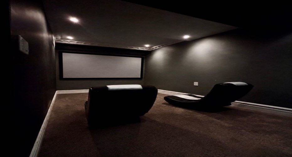 Beadement a theatre screen to show  rec space (home theatre)