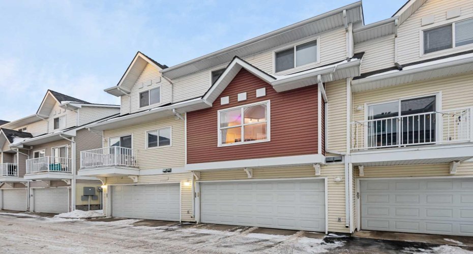 205 Mckenzie Towne Gate, Calgary, Alberta T2Z 4G2, 2 Bedrooms Bedrooms, ,3 BathroomsBathrooms,Residential,For Sale,Mckenzie Towne,A2276192