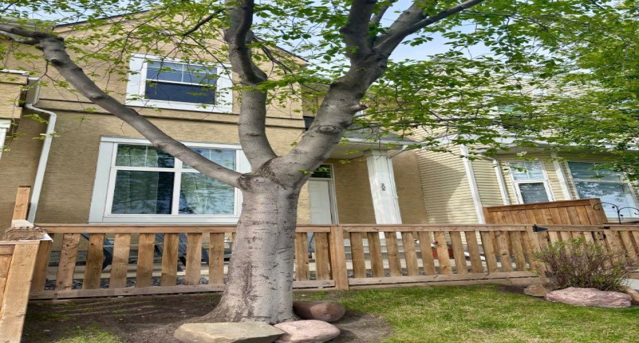 205 Mckenzie Towne Gate, Calgary, Alberta T2Z 4G2, 2 Bedrooms Bedrooms, ,3 BathroomsBathrooms,Residential,For Sale,Mckenzie Towne,A2276192
