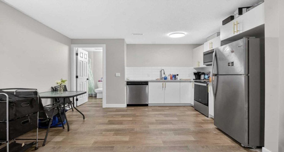 66 Belmont Manor, Calgary, Alberta T2X 5E4, 6 Bedrooms Bedrooms, ,4 BathroomsBathrooms,Residential,For Sale,Belmont,A2277469