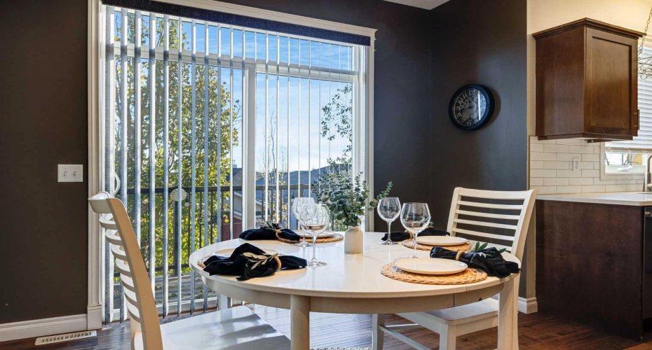 521 Westmount Close, Okotoks, Alberta T1S 0B7, 4 Bedrooms Bedrooms, ,4 BathroomsBathrooms,Residential,For Sale,Westmount,A2277474