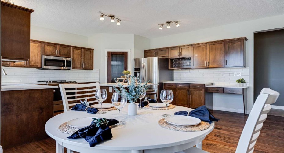 521 Westmount Close, Okotoks, Alberta T1S 0B7, 4 Bedrooms Bedrooms, ,4 BathroomsBathrooms,Residential,For Sale,Westmount,A2277474