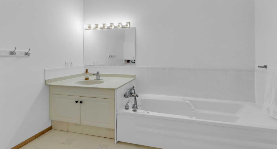 Primary ensuite bath