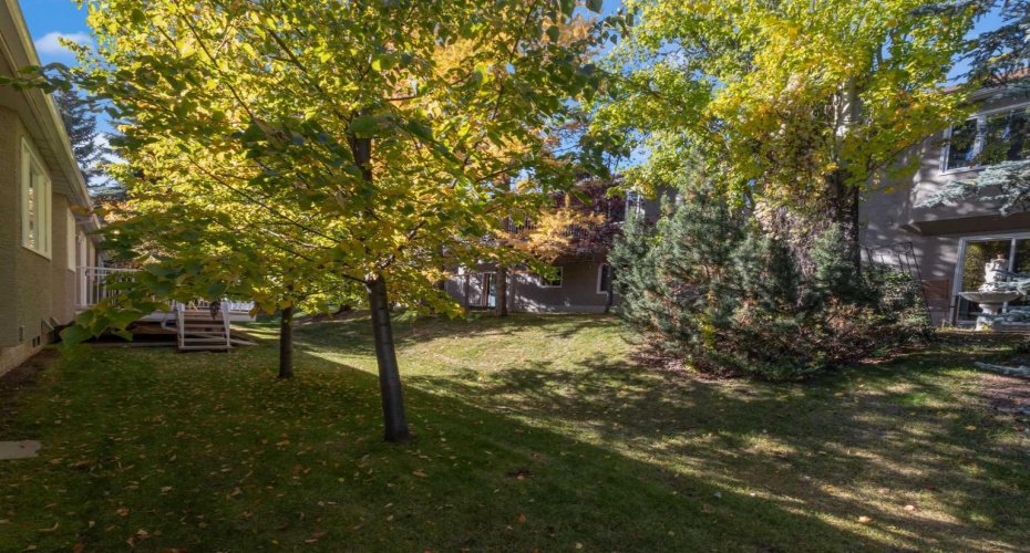 Summer photo showing lots of trees in back for privacy