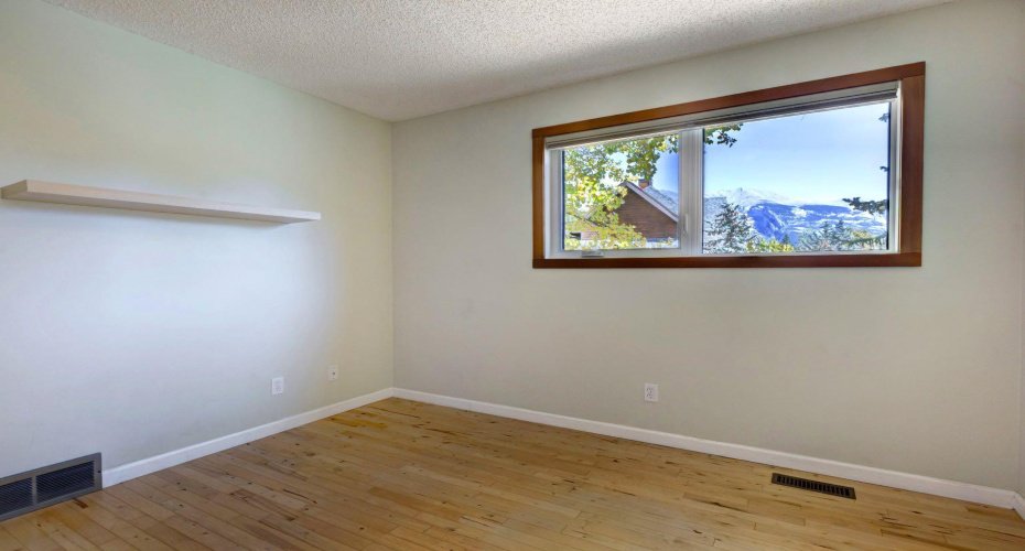 200 Three Sisters Drive, Canmore, Alberta T1W 2M1, 3 Bedrooms Bedrooms, ,2 BathroomsBathrooms,Residential,For Sale,Three Sisters,A2277571