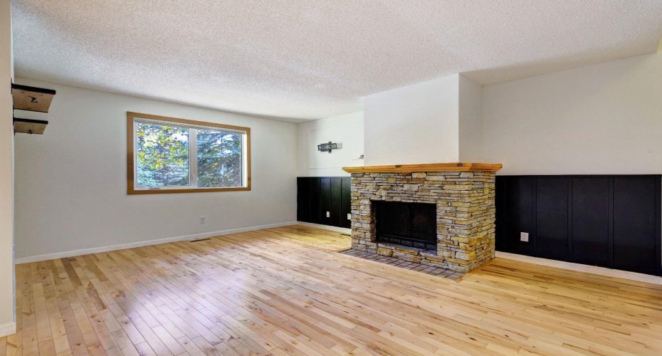 200 Three Sisters Drive, Canmore, Alberta T1W 2M1, 3 Bedrooms Bedrooms, ,2 BathroomsBathrooms,Residential,For Sale,Three Sisters,A2277571