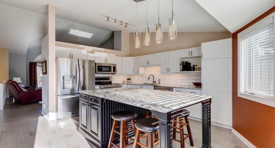 19 Sunlake Gardens, Calgary, Alberta T2X 3G4, 3 Bedrooms Bedrooms, ,2 BathroomsBathrooms,Residential,For Sale,Sunlake,A2277645