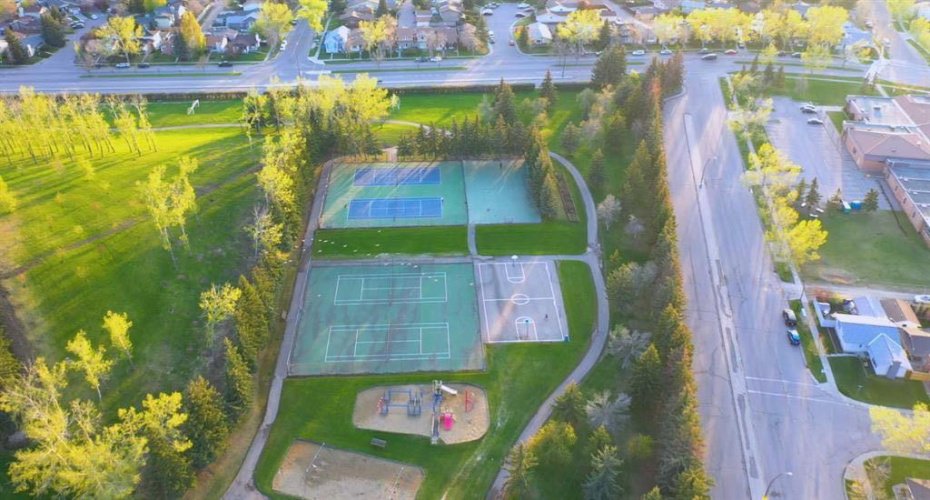 19 Sunlake Gardens, Calgary, Alberta T2X 3G4, 3 Bedrooms Bedrooms, ,2 BathroomsBathrooms,Residential,For Sale,Sunlake,A2277645