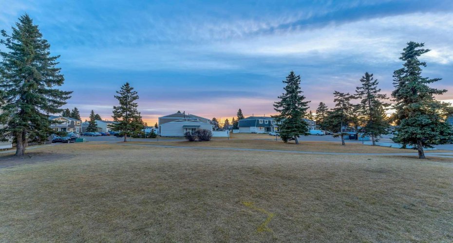 429 Georgian Villas, Calgary, Alberta T2A 7E3, 2 Bedrooms Bedrooms, ,2 BathroomsBathrooms,Residential,For Sale,Georgian,A2277748