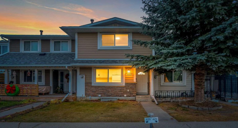 429 Georgian Villas, Calgary, Alberta T2A 7E3, 2 Bedrooms Bedrooms, ,2 BathroomsBathrooms,Residential,For Sale,Georgian,A2277748
