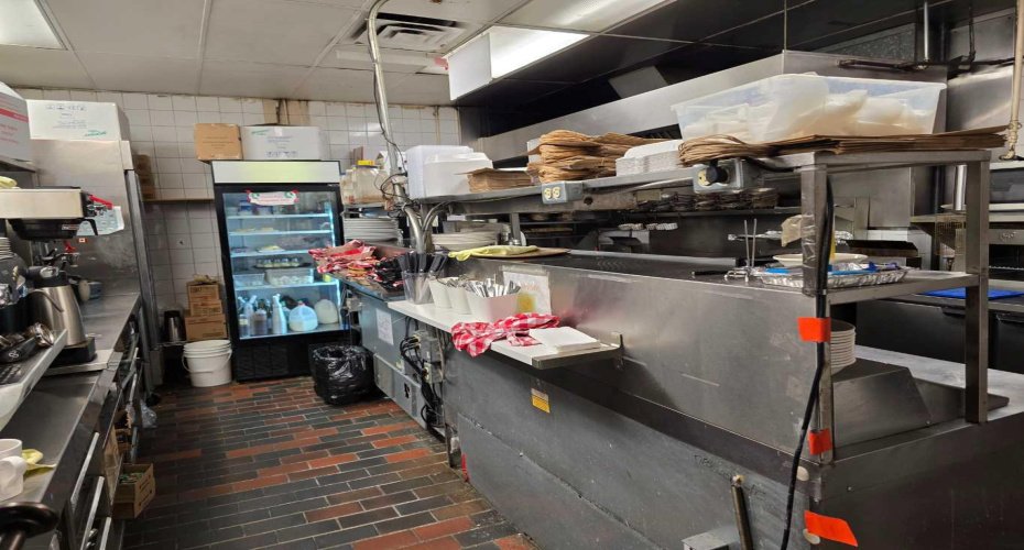 0 16 Avenue, Calgary, Alberta T2M 0J9, ,Commercial,For Lease,16,A2263687